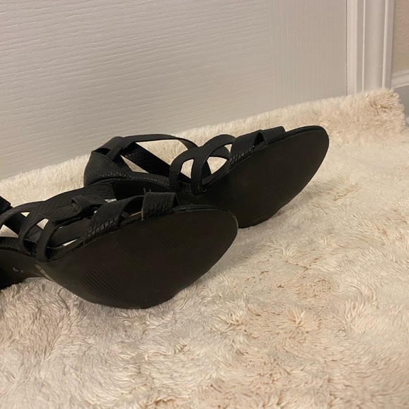 Heels - Picture 3 of 3
